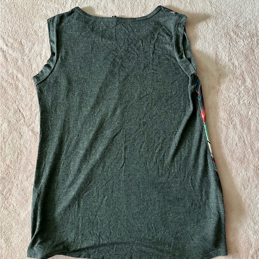 Edista Women’s Chevron Pattern Sleeveless Top
